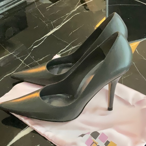 RSVP  pointed row gray leather stiletto pumps - Picture 3 of 5